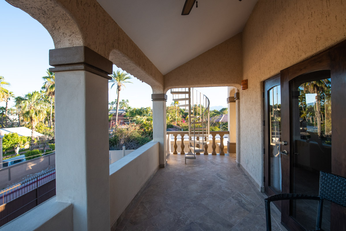 Fabulous One Level Home with Large Garage, Dipping Pool, Outdoor Kitchen and Bar Plus Guest House!