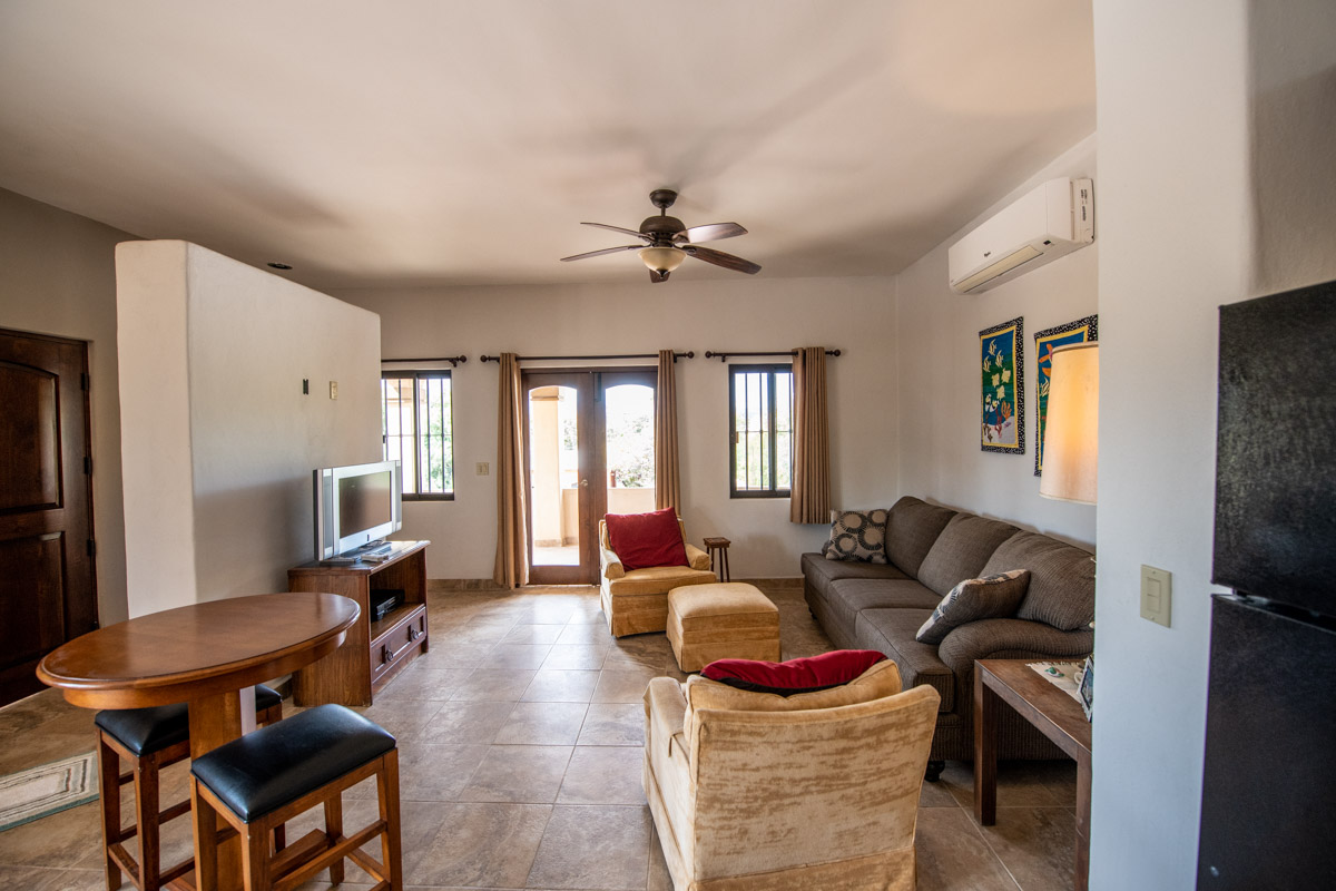 Fabulous One Level Home with Large Garage, Dipping Pool, Outdoor Kitchen and Bar Plus Guest House!