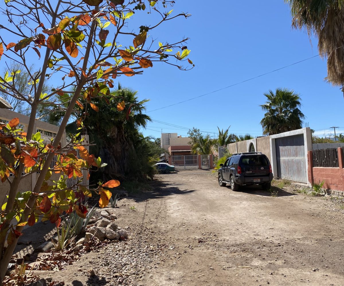 Lot ready to build located two blocks from the Sea !