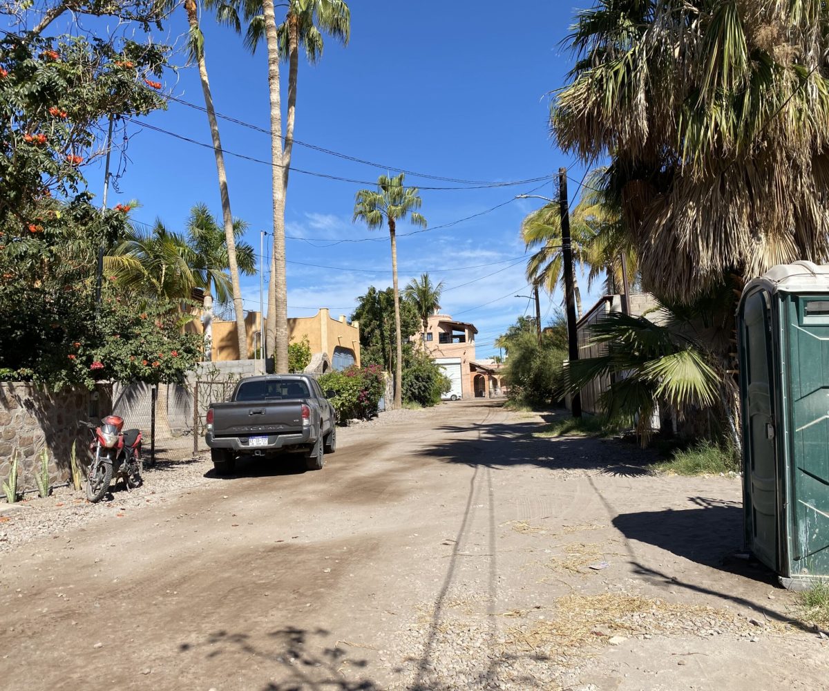 Lot ready to build located two blocks from the Sea !