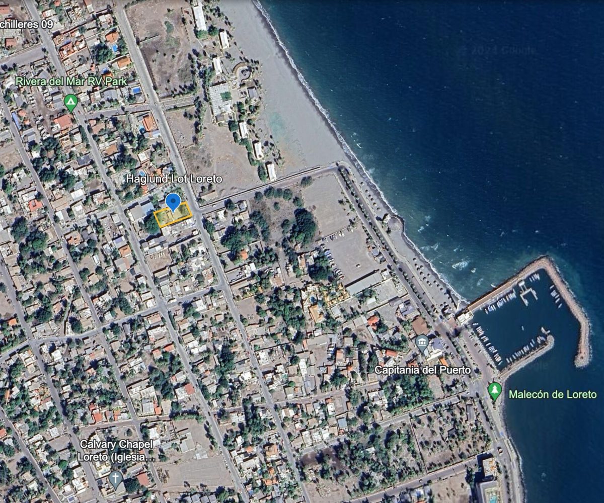 Large residential lot one block from the beach with a studio: Haglund Lot 975 sq meters