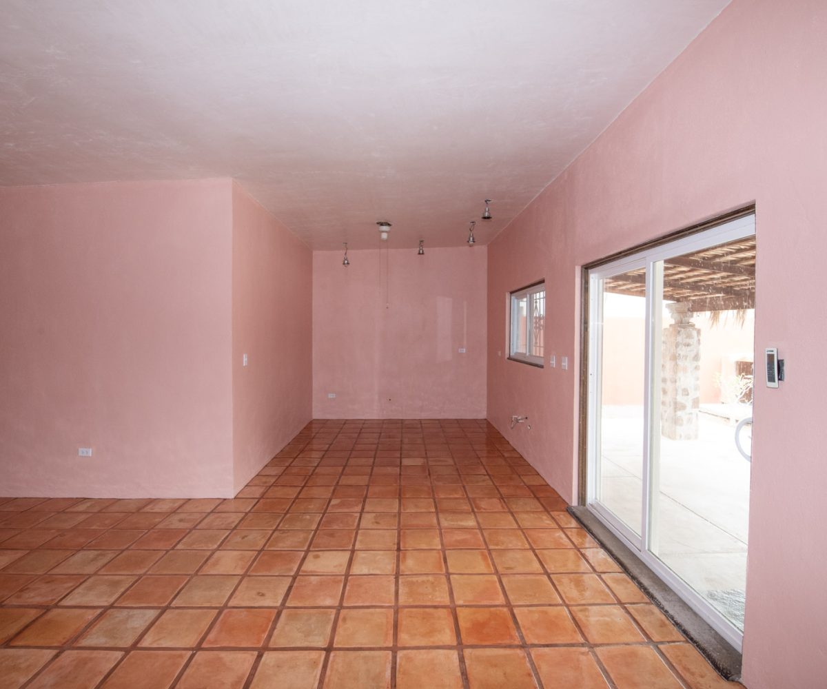 Three bedroom, 1.5 bath home on large lot, with pool, in fantastic area of Loreto.