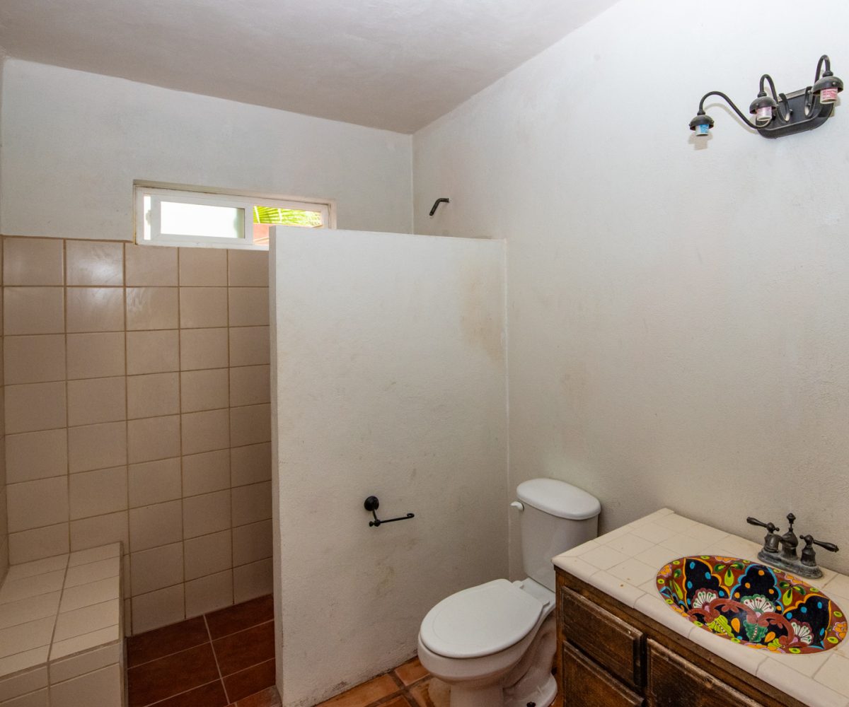 Three bedroom, 1.5 bath home on large lot, with pool, in fantastic area of Loreto.