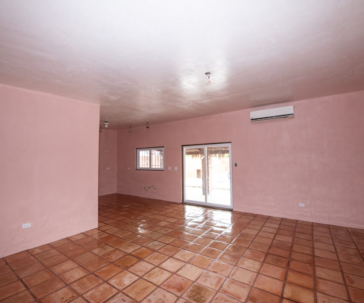 Three bedroom, 1.5 bath home on large lot, with pool, in fantastic area of Loreto.