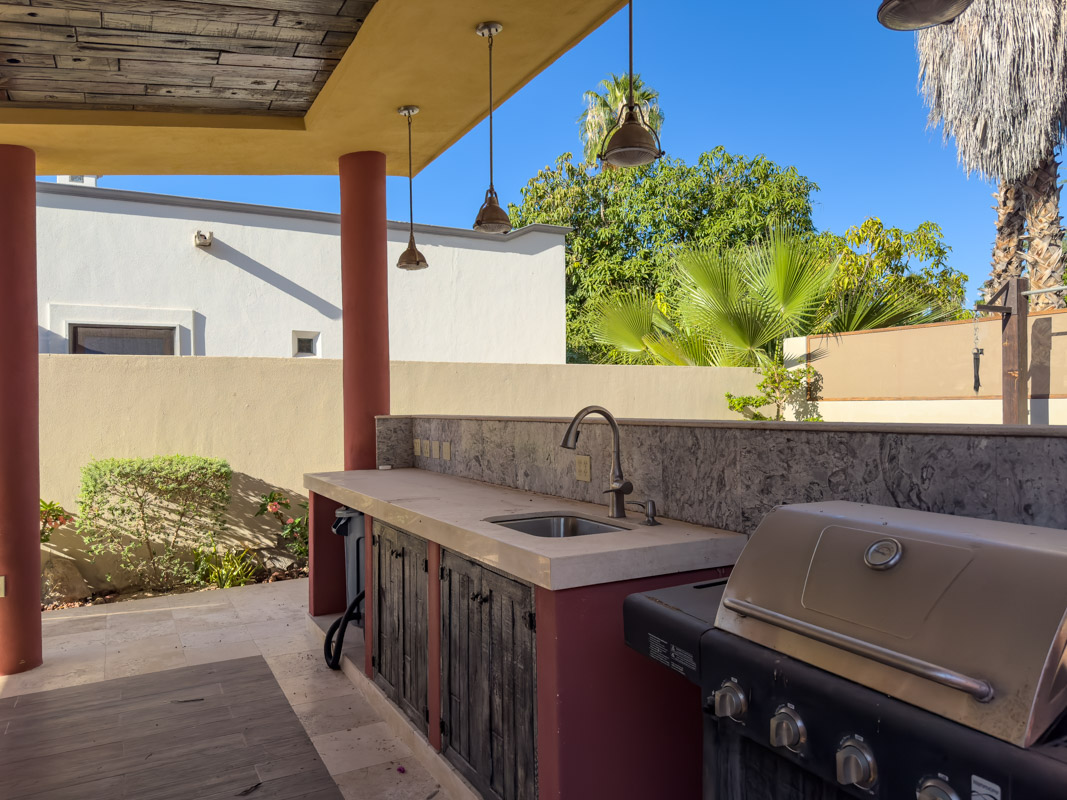 Casa Escondida Two Bed/two Bath Home With Covered Carport One Block To The Beach In Historic Loreto!