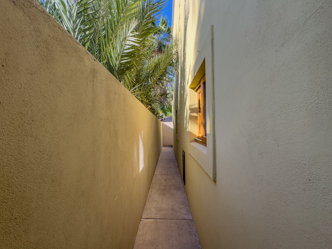 Casa Escondida Two Bed/two Bath Home With Covered Carport One Block To The Beach In Historic Loreto!