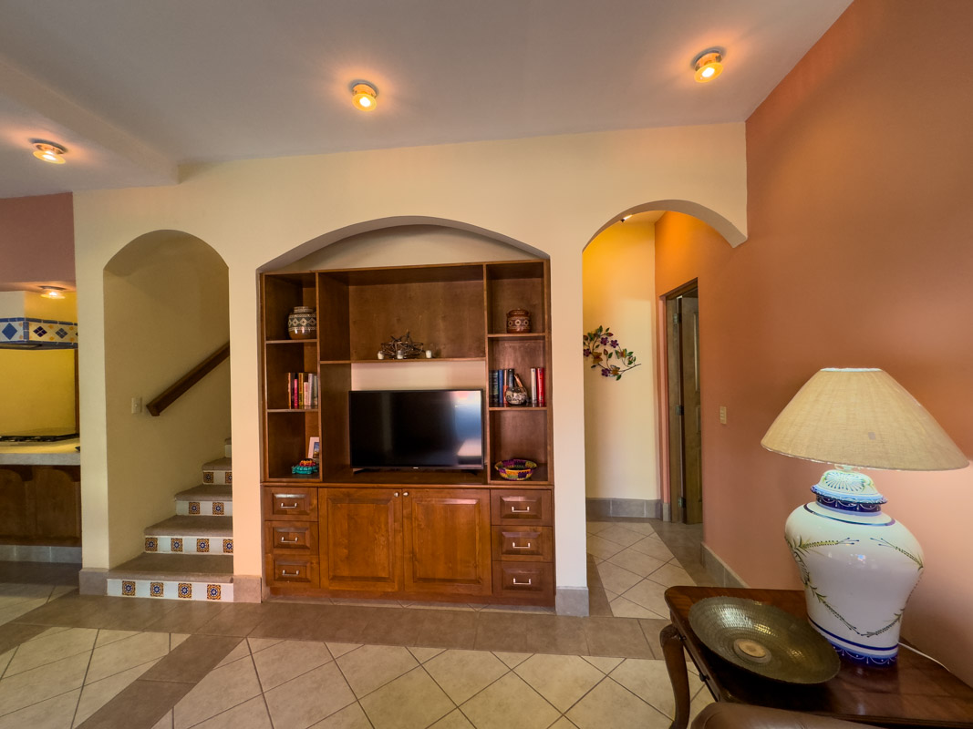 Casa Escondida Two Bed/two Bath Home With Covered Carport One Block To The Beach In Historic Loreto!