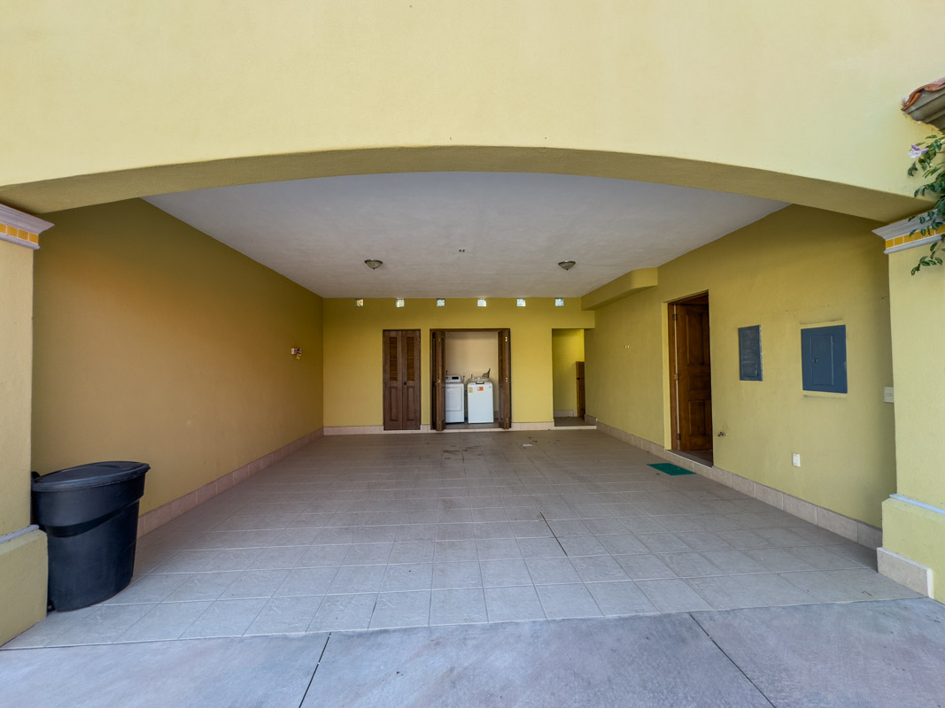 Casa Escondida Two Bed/two Bath Home With Covered Carport One Block To The Beach In Historic Loreto!