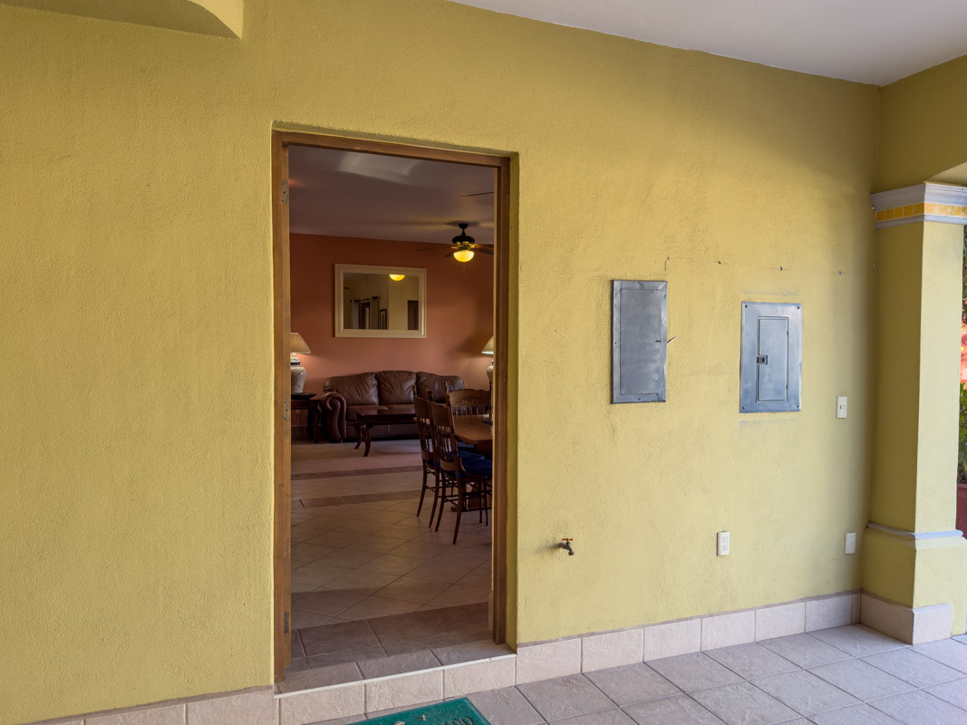 Casa Escondida Two Bed/two Bath Home With Covered Carport One Block To The Beach In Historic Loreto!