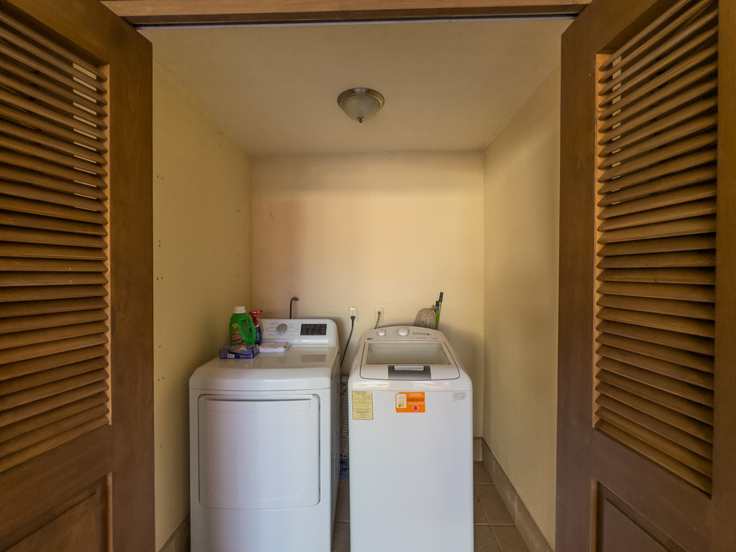 Casa Escondida Two Bed/two Bath Home With Covered Carport One Block To The Beach In Historic Loreto!