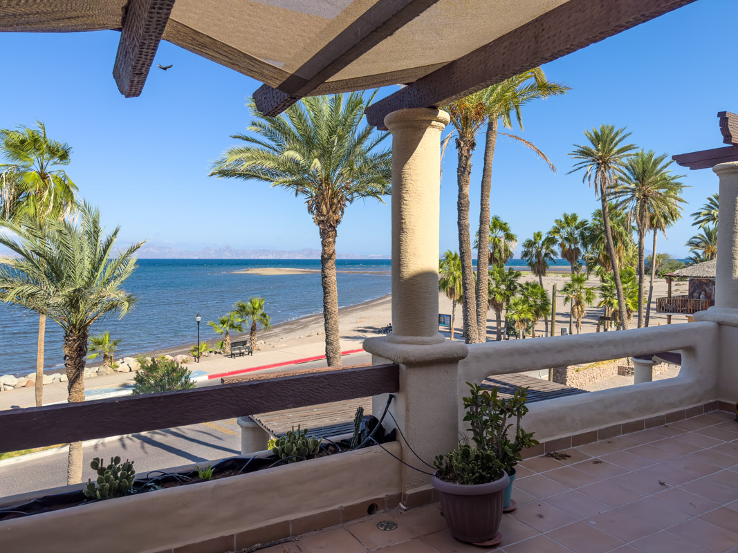 waterfront condo 1819