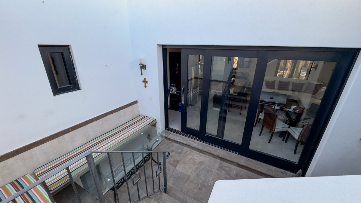 AV255 inner courtyard1