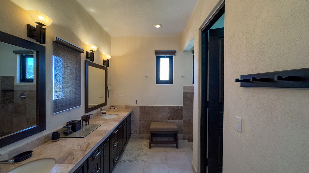 AV255 second floor ensuite bath