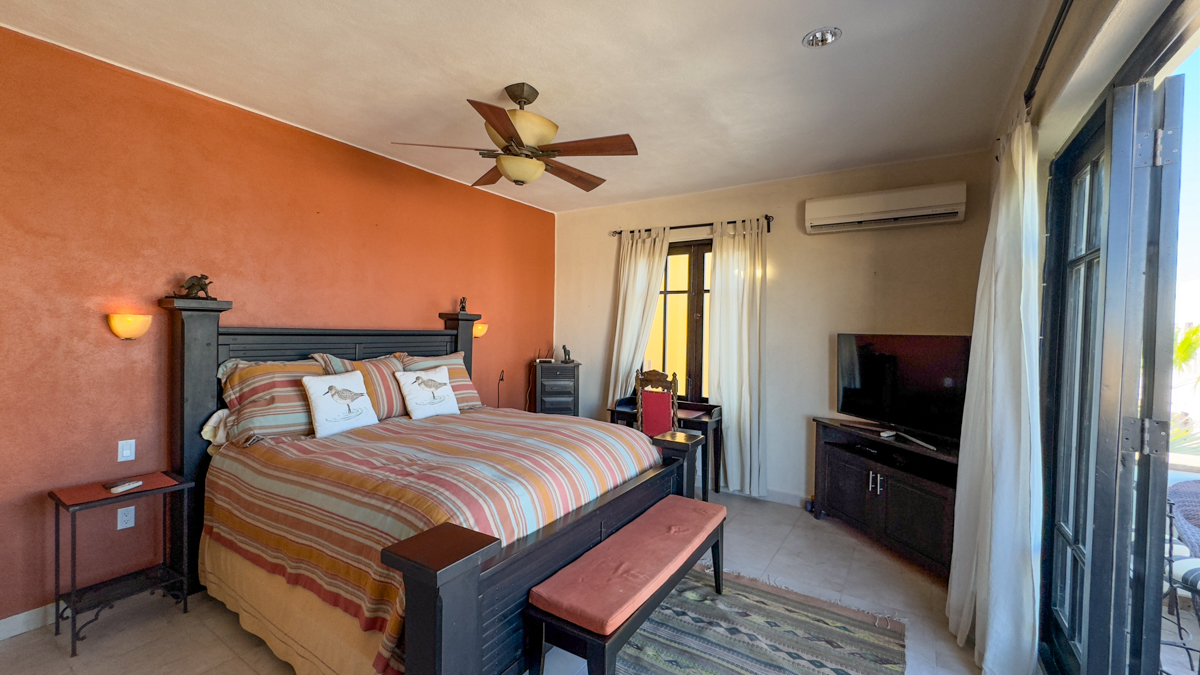 AV255 upstairs bedroom