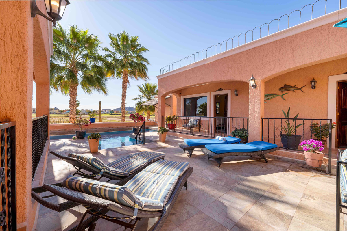 Casa Familia courtyard and pool