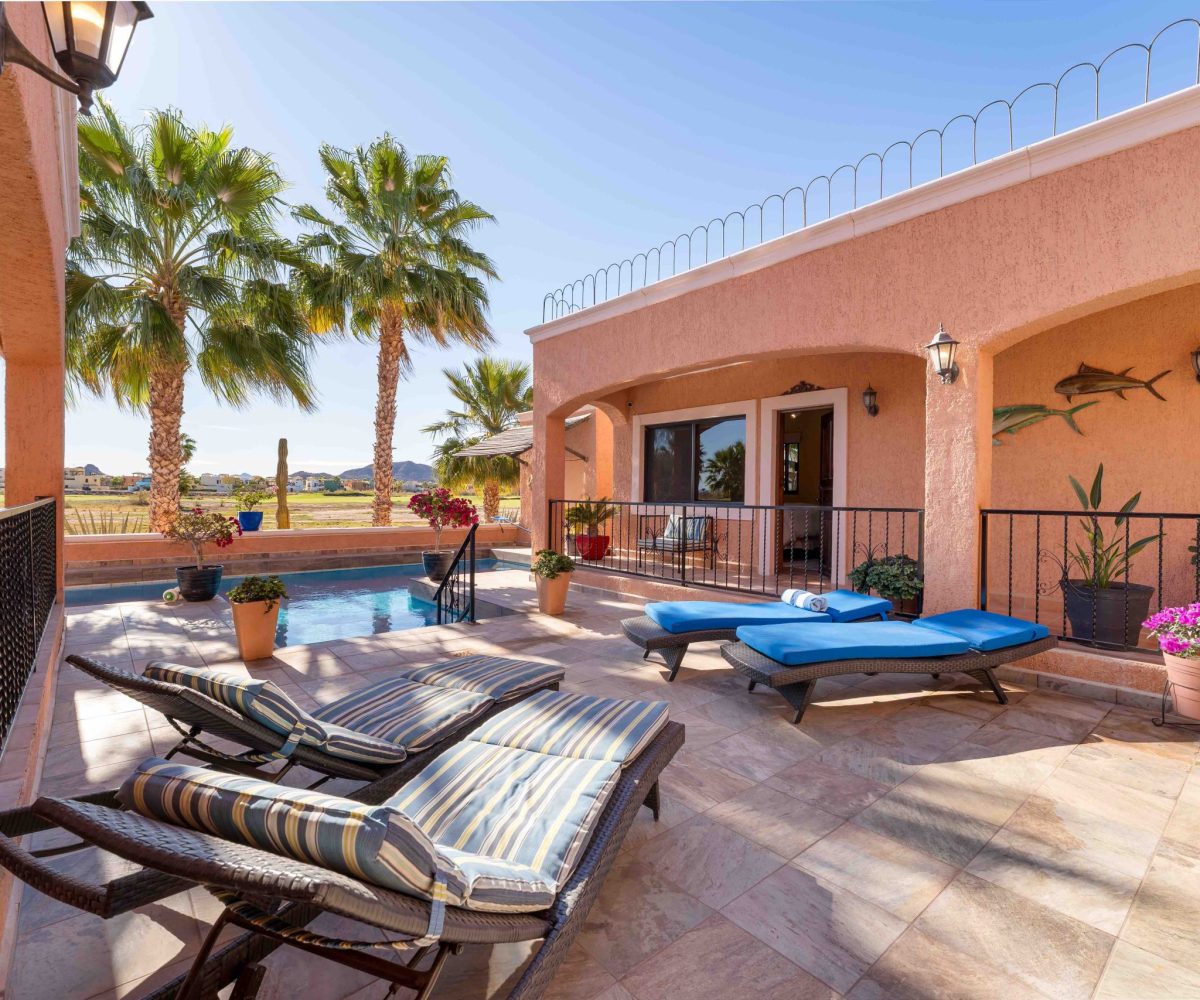 Casa Familia courtyard and pool