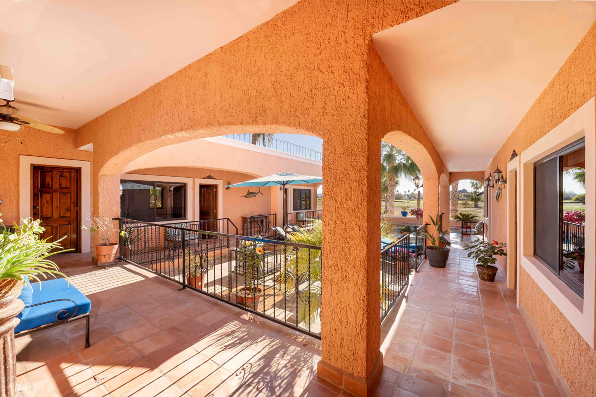 Casa Familia covered terrace