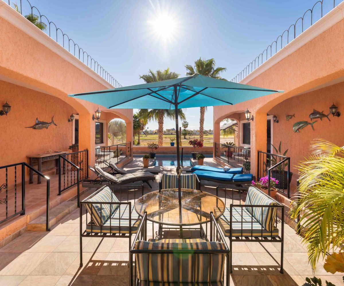 Casa Familia inner courtyard
