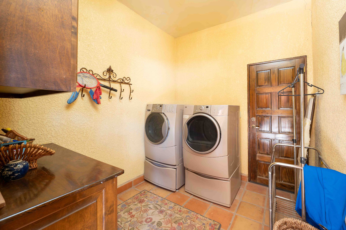 Casa Familia laundry
