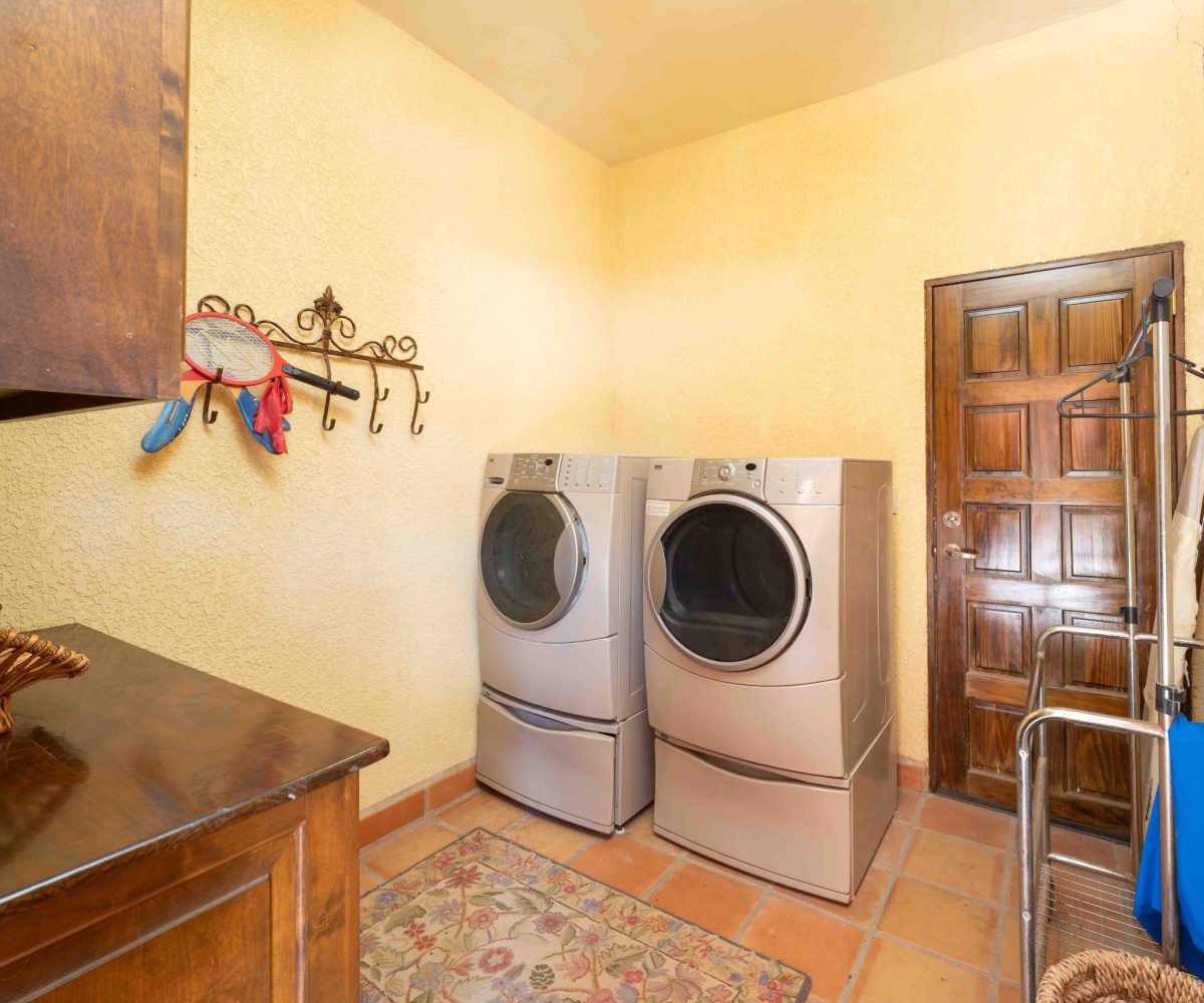 Casa Familia laundry