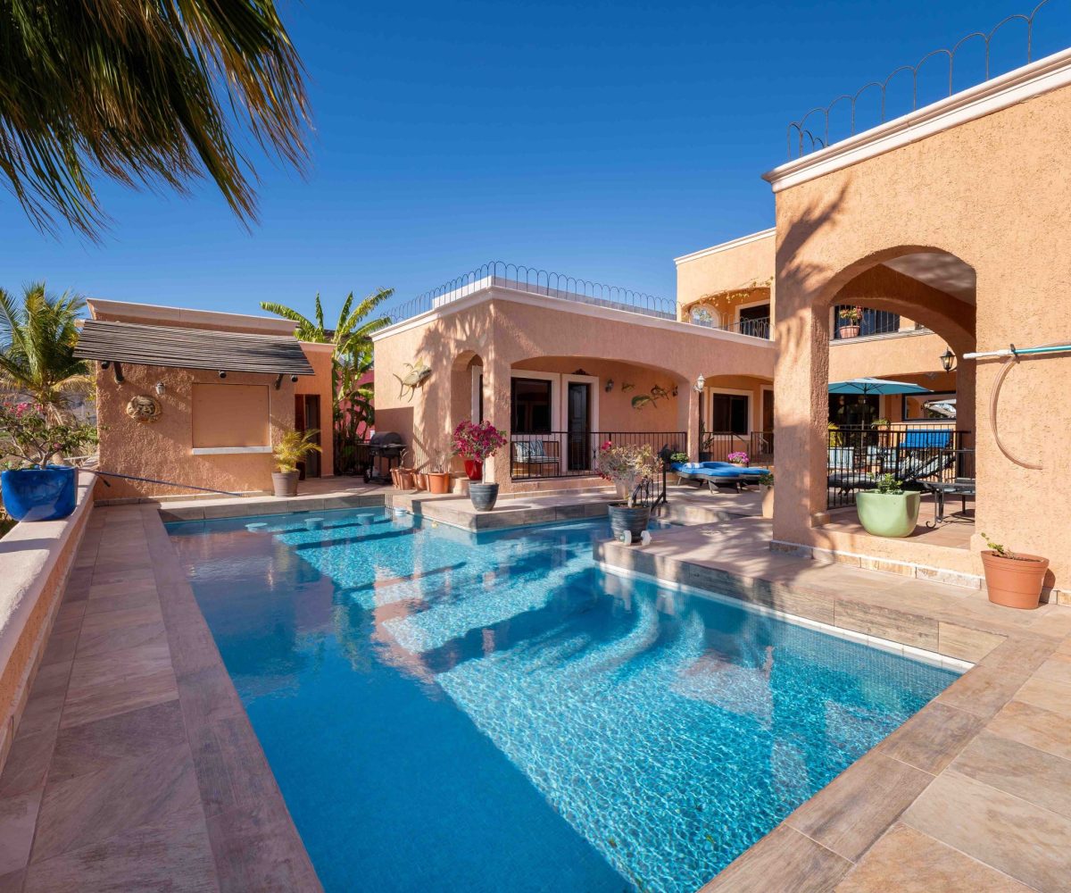 Casa Familia pool