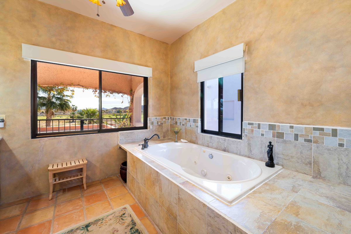 Casa Familia primary bath
