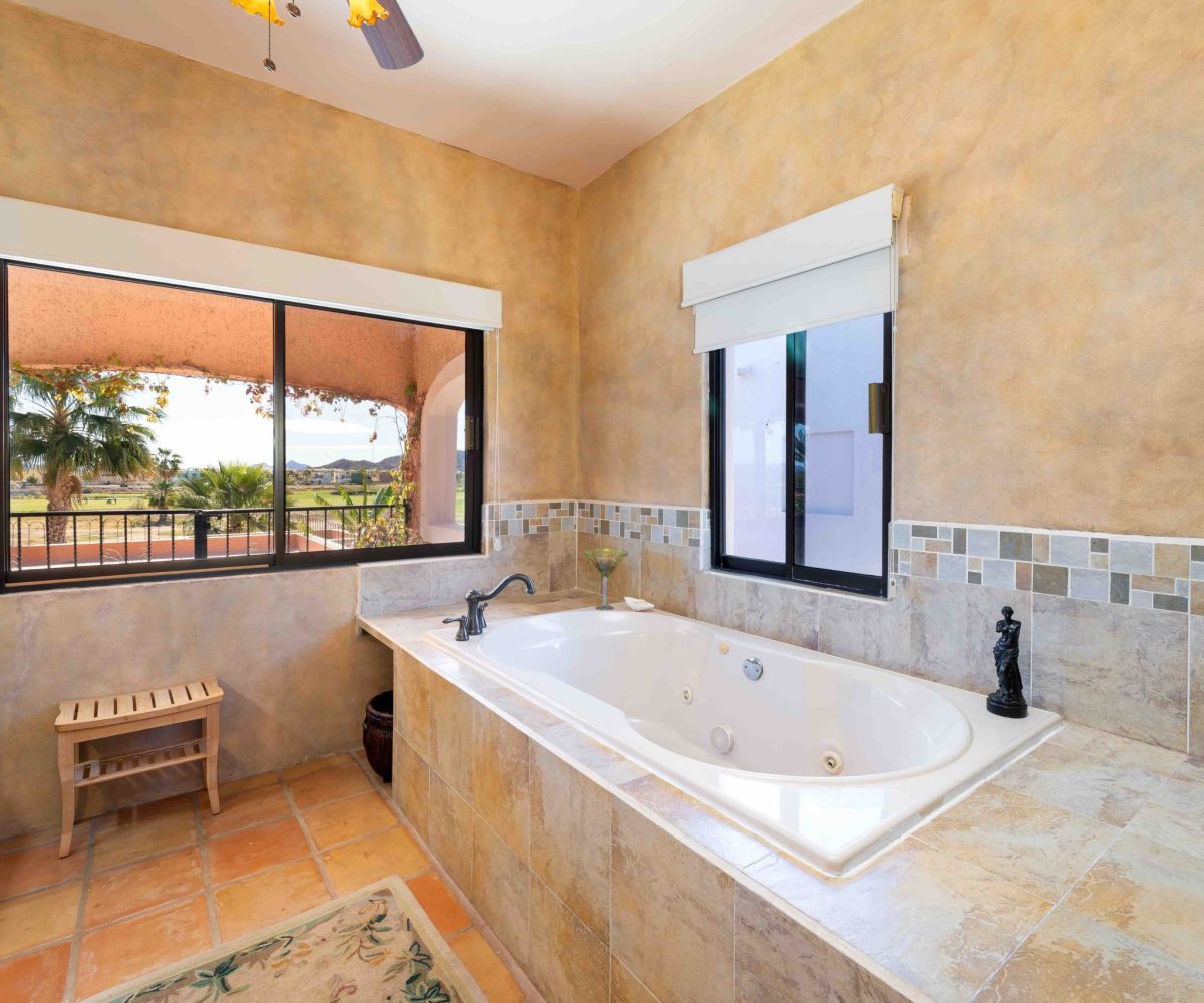 Casa Familia primary bath