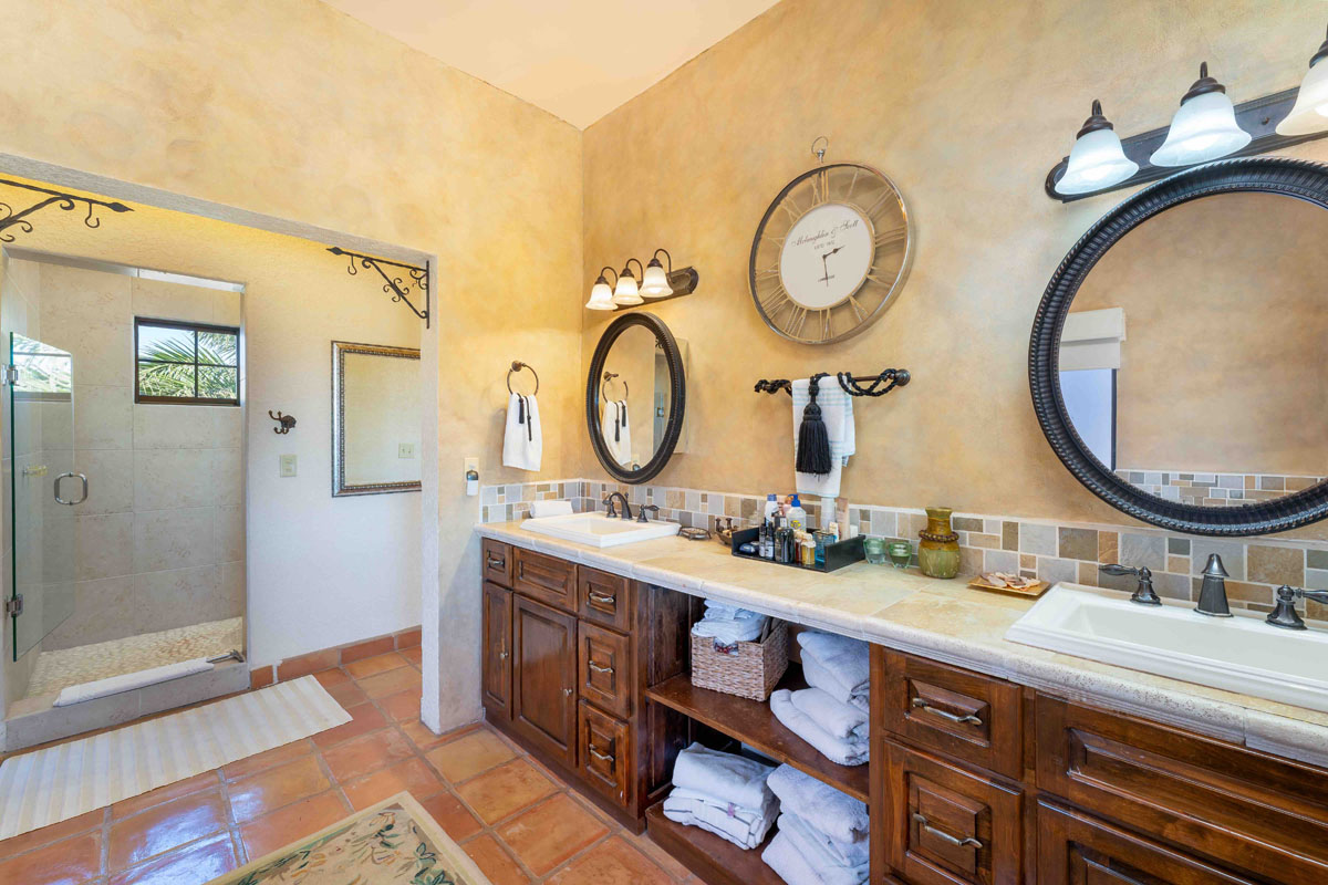 Casa Familia primary bathroom