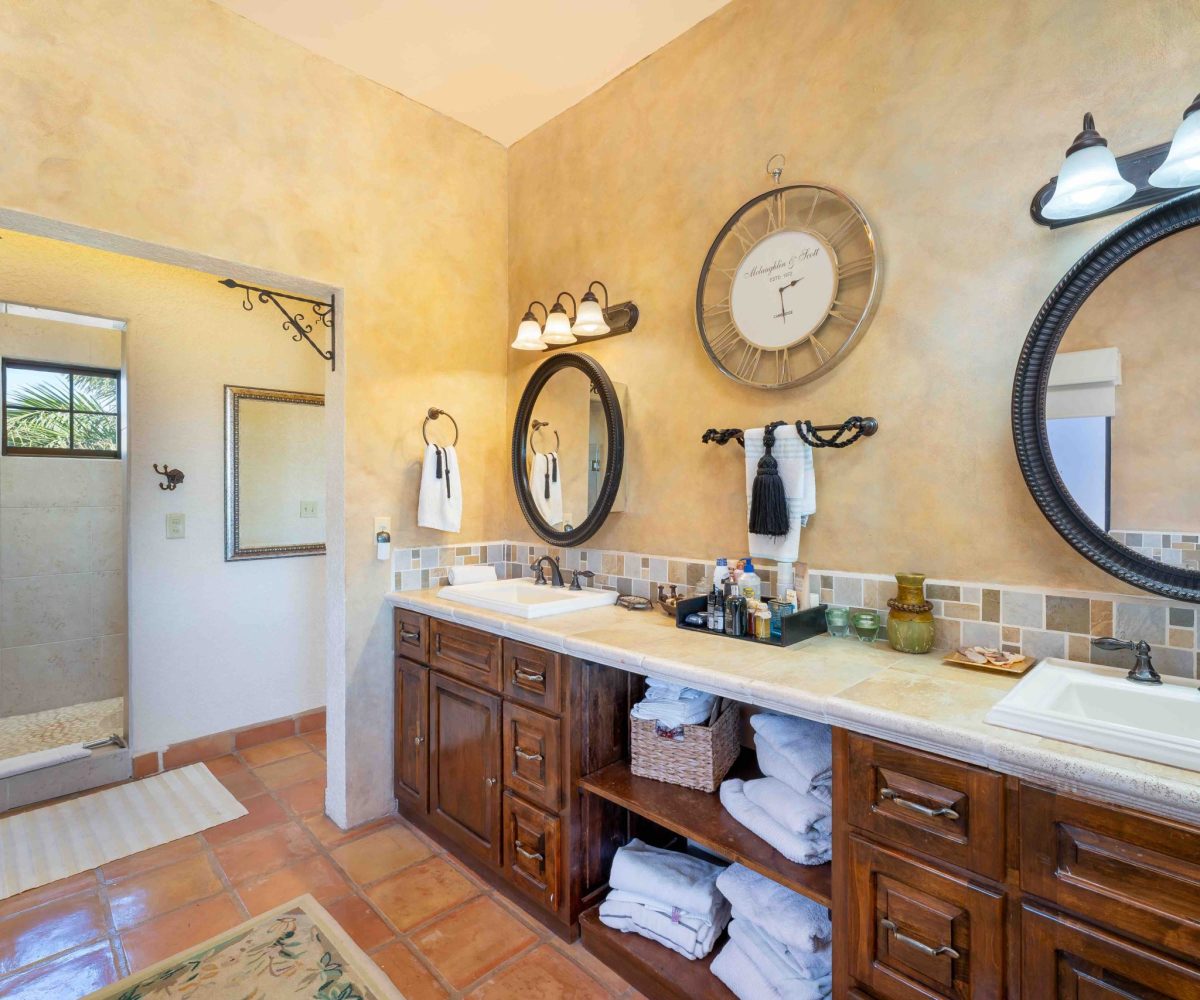Casa Familia primary bathroom