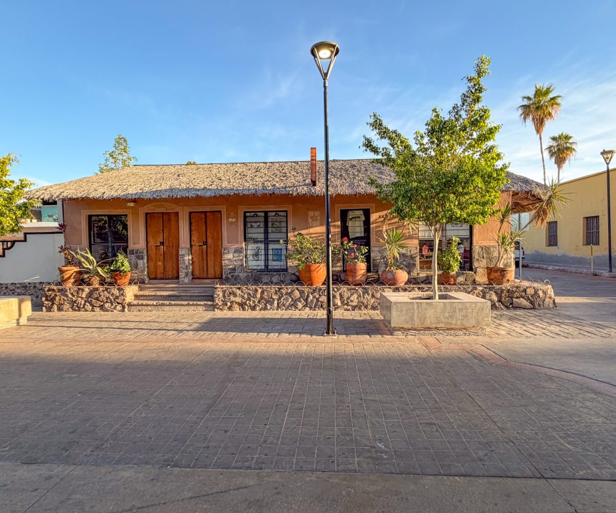 Front of Gift shop and galeria