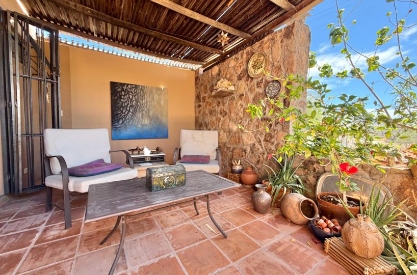 Side yard sitting area